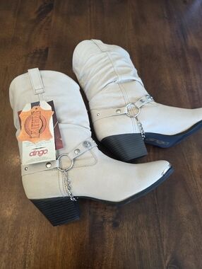 NEW Dingo Tan Leather Pig Harness Slouch Boot 10M Cap Toe Country Festival DI526